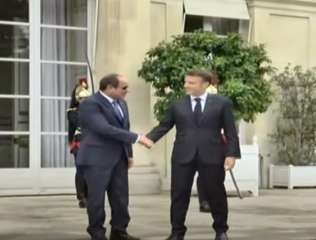 ماكرون يقيم مأدبة غداء للرئيس...