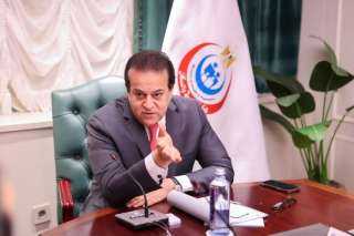 وزير الصحة يعقد اجتماعاً مع...
