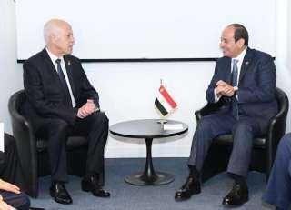 السيسي يلتقي نظيره التونسي على...