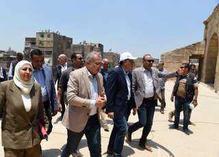 رئيس الوزراء يتابع سير العمل...