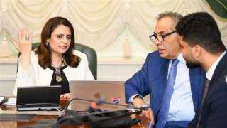 وزيرة الهجرة تستعرض تطبيق ”المصريين...
