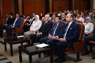 وزير الشباب والرياضة يلتقي رؤساء...