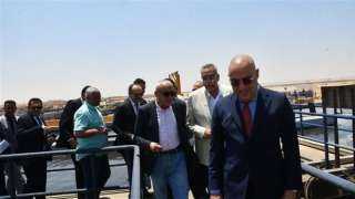 وزير الإسكان يتفقد محطة معالجة...