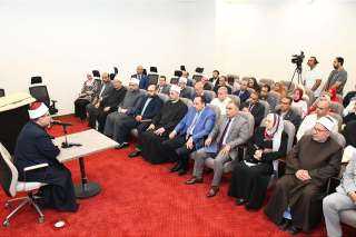 وزير الأوقاف يهنئ العاملين بالانتقال...