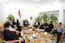 محافظ قنا يستقبل وفد مطرانية...