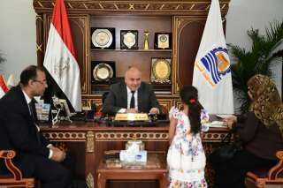 لبحث شكواهم .. محافظ قنا...