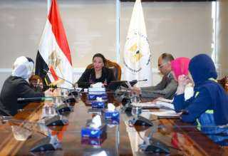 وزيرة البيئة تلتقى بعدد من...