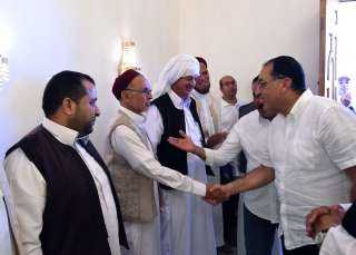 رئيس الوزراء يلتقي عدداً من...