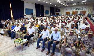 رئيس الوزراء يستعرض تفاصيل الأعمال...