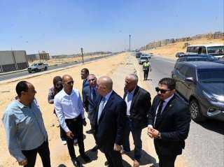 وزير الإسكان يتفقد مشروعات تطوير...