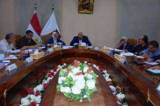 محافظ الوادي الجديد يترأس اجتماع...