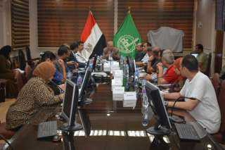 محافظ القليوبية يعقد إجتماعاً لبحث...