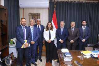 محافظ دمياط تستقبل وفد شركة...