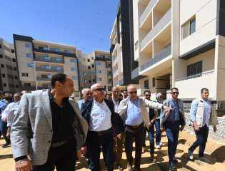 وزير الإسكان يتفقد 5328 وحدة...