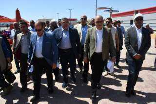 وزير الإسكان ومحافظ البحر الأحمر...