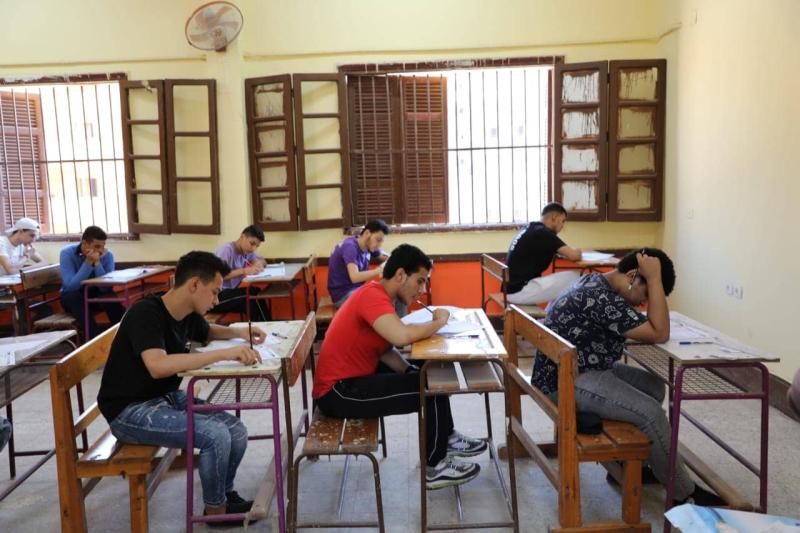 امتحانات الثانوية العامة لمدارس المتفوقين