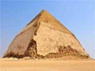 الآثار: الهرم المنحنى بدهشور آمن...