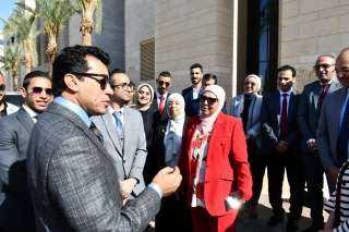 وزير الشباب يستقبل ممثلي برلمان...