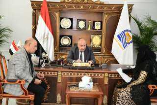 محافظ قنا يستقبل ٥٦ مواطن...