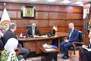 وزير العمل وممثلي ”الإتحاد الأوروبي”...