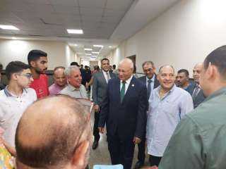 رئيس جامعة بنها يتفقد اختبارات...