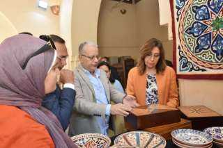 وزيرة الثقافة تتفقد مركز الحرف...