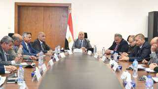 وزير الرى  يتابع حالة...