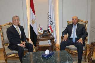 وزير النقل يبحث مع سفير...