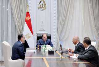 الرئيس السيسي يطلع على الموقف...