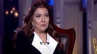 يسرا تنعى والد مي كساب