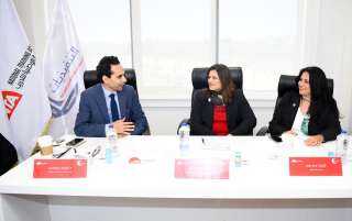 وزيرة الهجرة تشارك كرئيس إحدى...