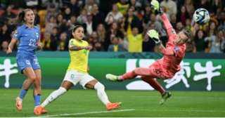 فرنسا تفوز على البرازيل 2-1...