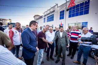 محافظ بورسعيد : مول الملابس...