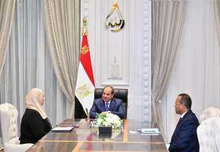 الرئيس السيسى يتابع مع وزيرة...