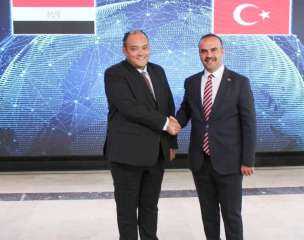 وزير التجارة والصناعة يبحث مع...
