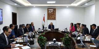 رئيس الوزراء يتابع موقف انتقال...