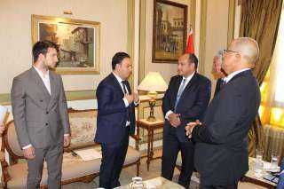 وزير التجارة والصناعة يعقد سلسلة...