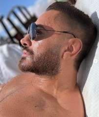شاهد.. تامر حسني يشوق جمهوره...