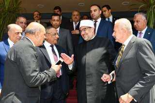 وزير الأوقاف يهنئ رئيس هيئة...