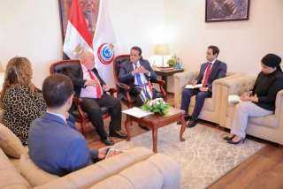 وزير الصحة يستقبل السفير الكوبي...