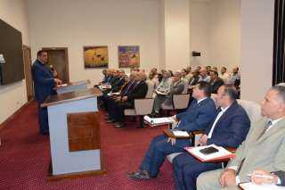 وزير التنمية المحلية يتابع مع...