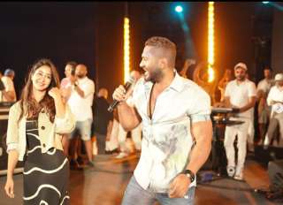 شاهد.. تامر حسني ينشر صور...