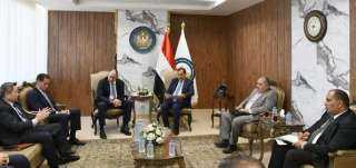 وزير البترول يستقبل الرئيس التنفيذي...