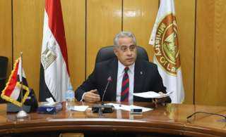 وزير العمل يدعو الشباب إلى...