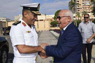 محافظ بورسعيد يستقبل وزير النقل...