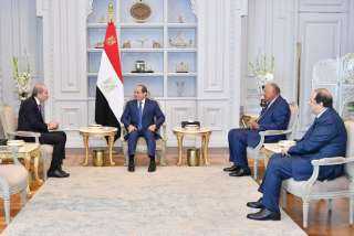 الرئيس السيسى يستقبل نائب رئيس...