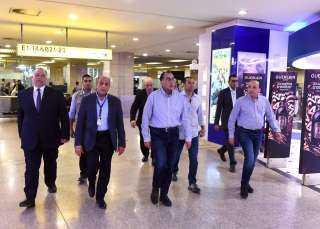 رئيس الوزراء يتفقد عددا من...