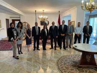 وزيرة الهجرة تعقد مباحثات ثنائية...