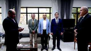 محافظ قنا يشهد آداء اليمين...