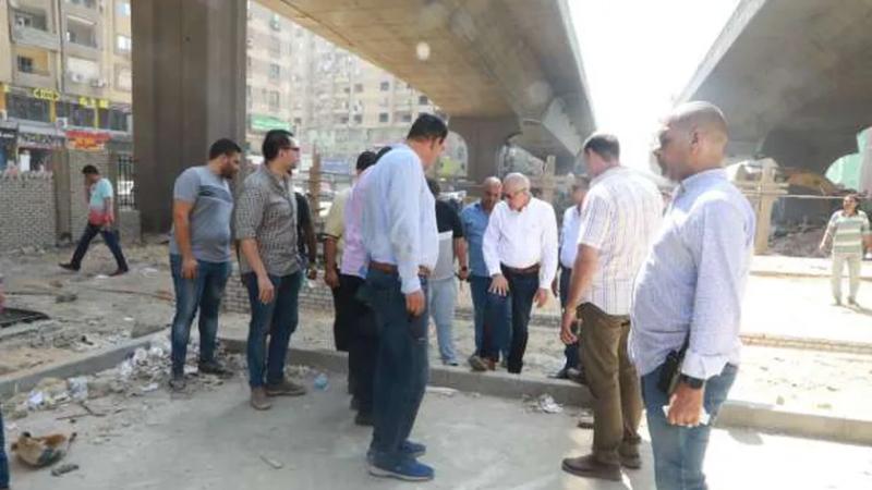 محافظ الجيزة خلال الجولة